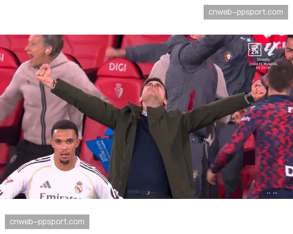 奥萨苏纳主场球迷为身患重病的小球迷集体鼓掌加油